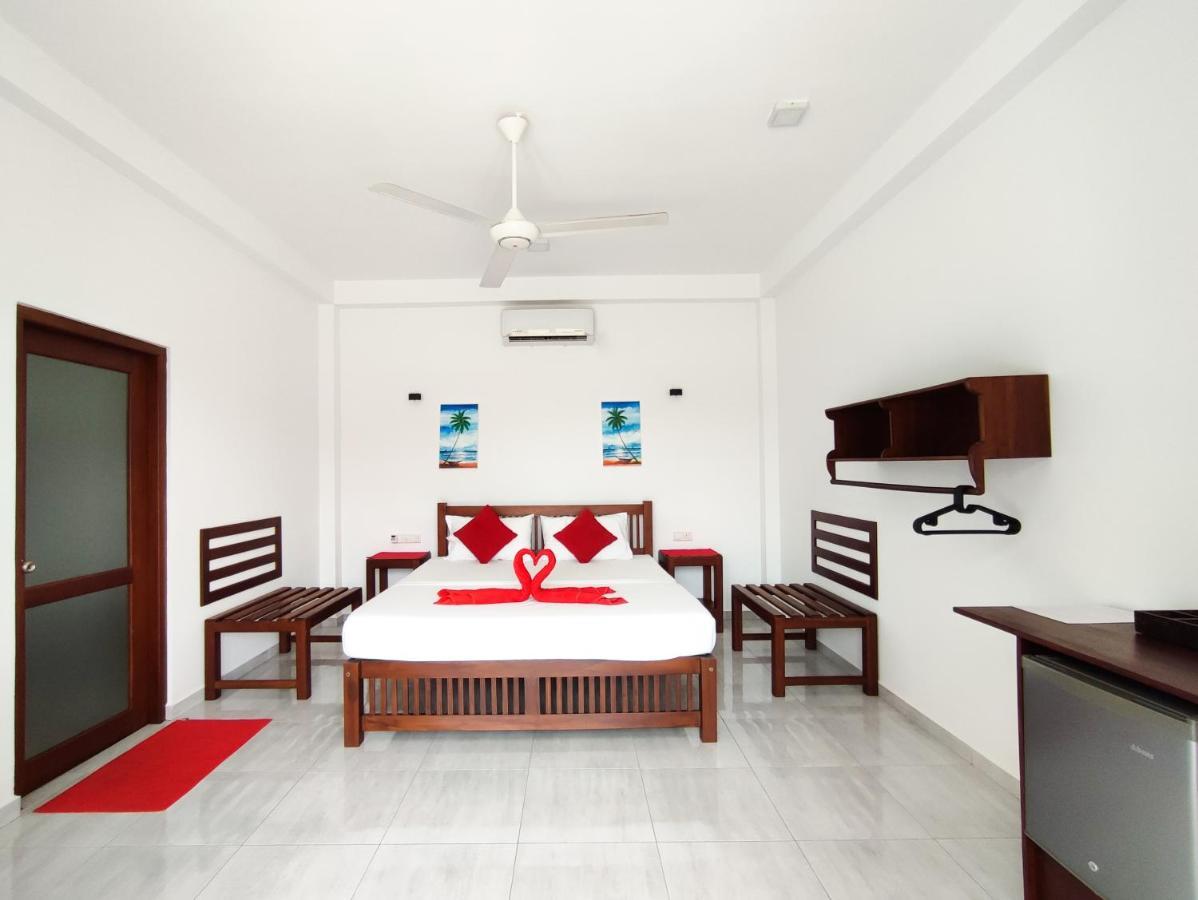 Villa Red Pool Hikkaduwa Buitenkant foto
