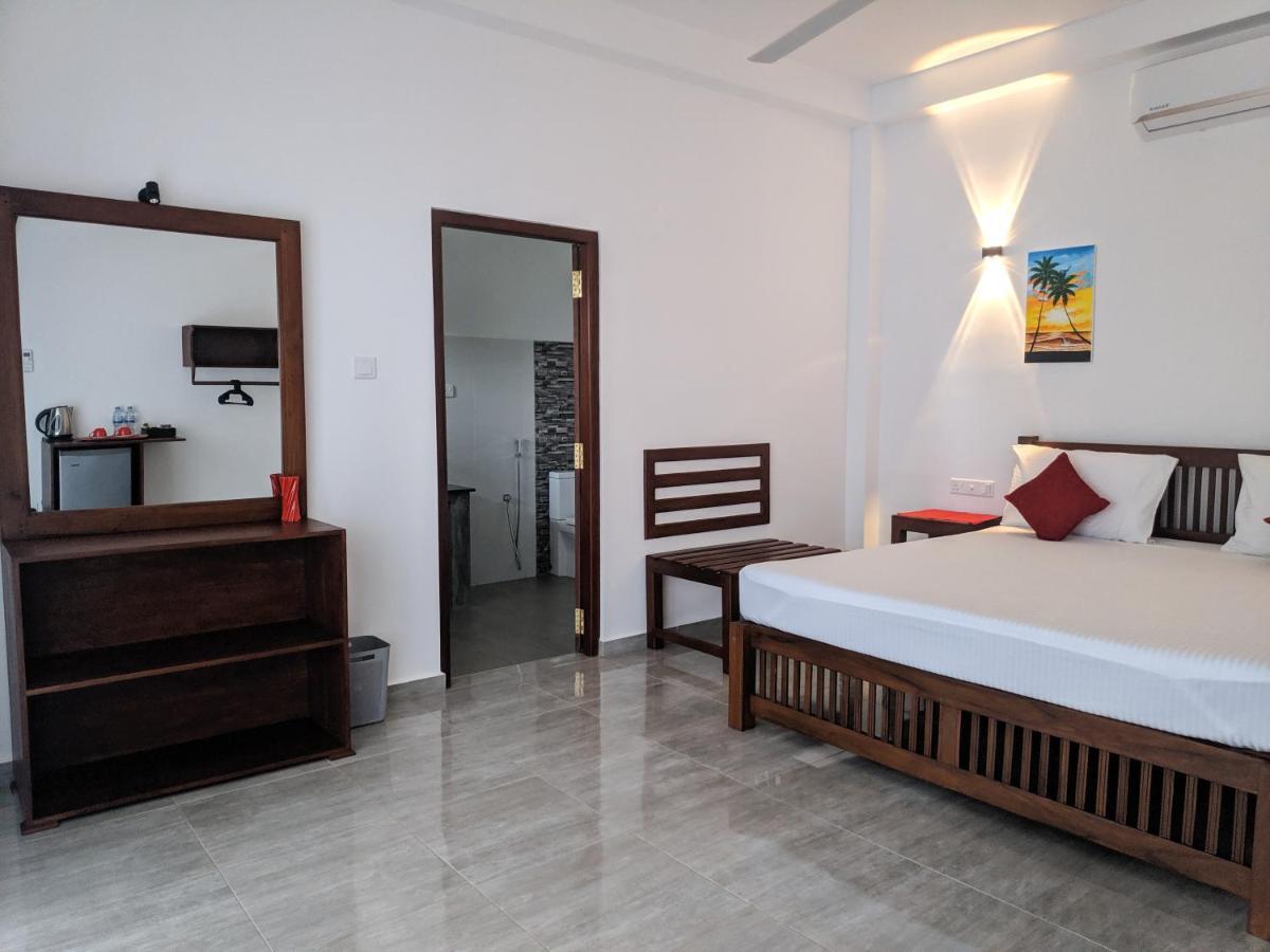 Villa Red Pool Hikkaduwa Buitenkant foto
