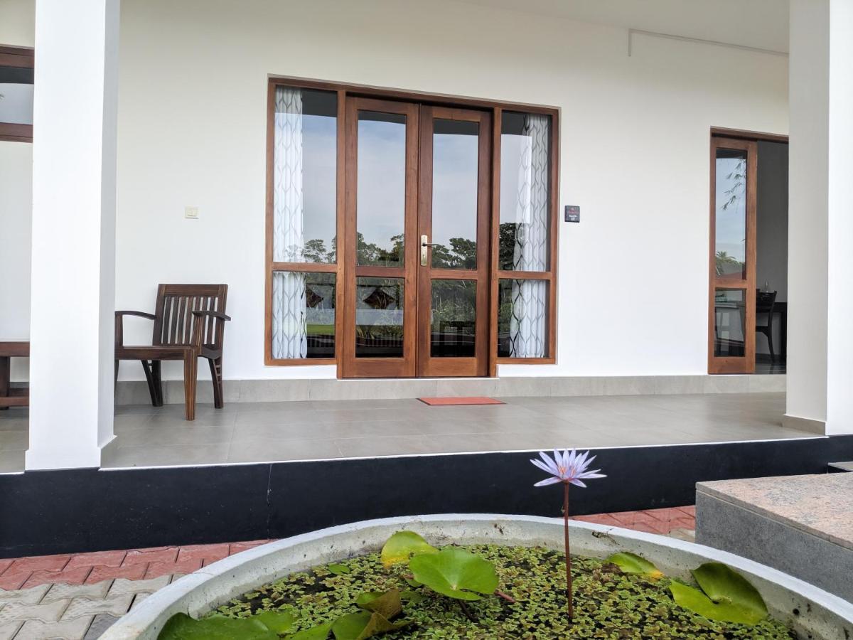 Villa Red Pool Hikkaduwa Buitenkant foto