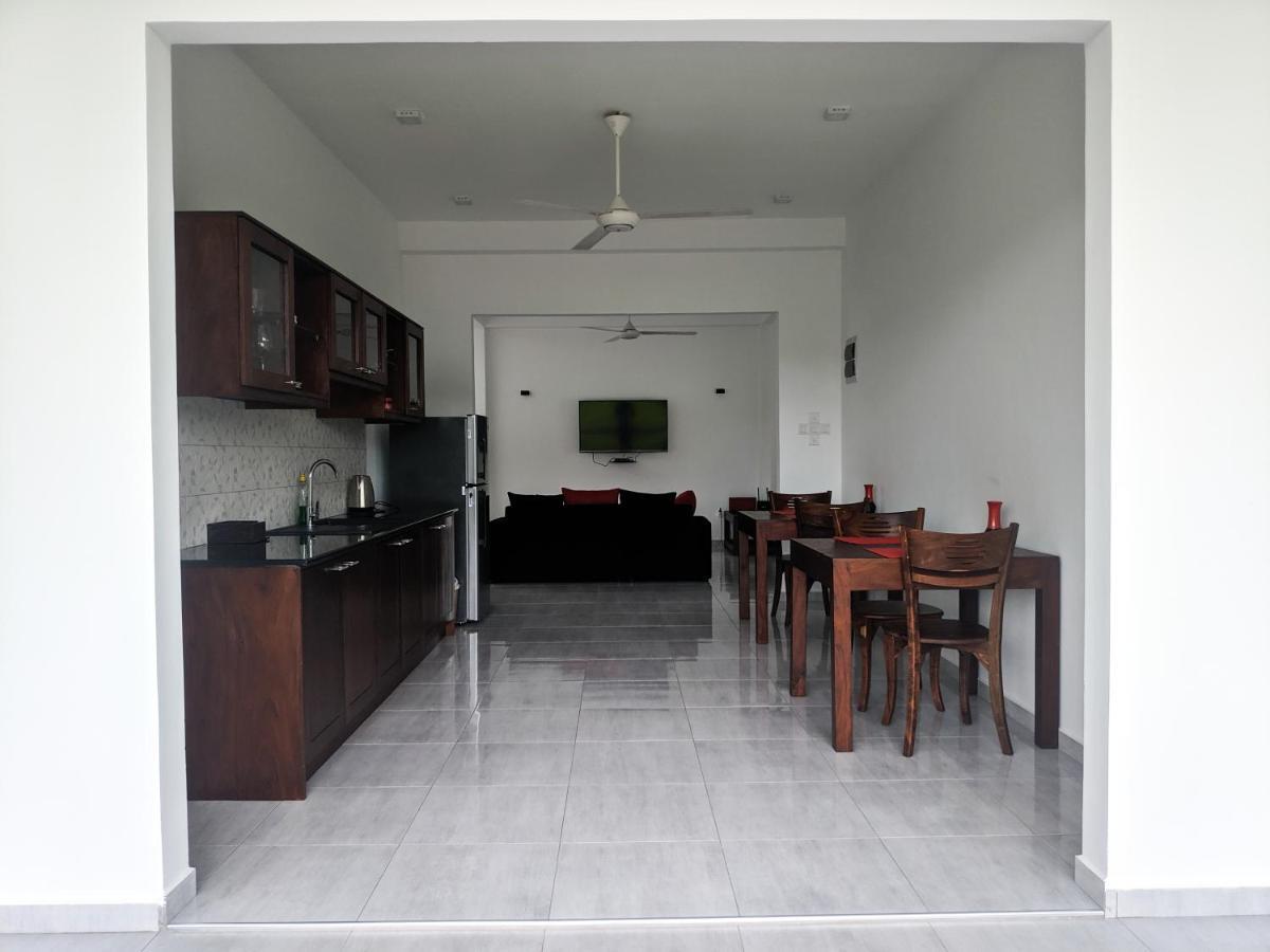 Villa Red Pool Hikkaduwa Buitenkant foto